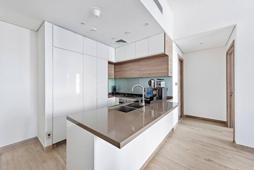 Stonetree - Elegant 1br With Stunning View Of Marina *